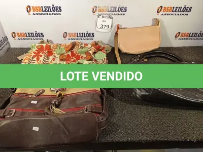 LOTE 379 - 04 BOLSAS FEMININAS DE GRIFE MODELOS DIVERSOS (NO ESTADO) ATENÇÃO! FAZER A VISITAÇÃO ANTES DE ARREMATAR, NÃO SABEMOS SE FUNCIONA. LEILÃO NÃO TEM GARANTIA E NEM DEVOLUÇÃO, SUJEITO A POSSÍVEIS AVARIAS VISÍVEIS/OCULTAS E/OU AUSÊNCIA DE COMPONENTES.