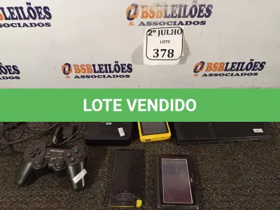 LOTE 378 - 01 PS2 ,03 CONTROLE E 01 TV BOX (NO ESTADO) ATENÇÃO! FAZER A VISITAÇÃO ANTES DE ARREMATAR, NÃO SABEMOS SE FUNCIONA. LEILÃO NÃO TEM GARANTIA E NEM DEVOLUÇÃO, SUJEITO A POSSÍVEIS AVARIAS VISÍVEIS/OCULTAS E/OU AUSÊNCIA DE COMPONENTES.
