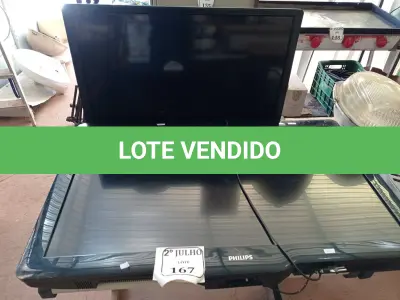LOTE 167 - 02 TVS SENDO UMA PHILIPS 40” E CCE 32” COM AVARIAS. (NO ESTADO) ATENÇÃO! FAZER A VISITAÇÃO ANTES DE ARREMATAR, NÃO SABEMOS SE FUNCIONA. LEILÃO NÃO TEM GARANTIA E NEM DEVOLUÇÃO, SUJEITO A POSSÍVEIS AVARIAS VISÍVEIS/OCULTAS E/OU AUSÊNCIA DE COMPONENTES.