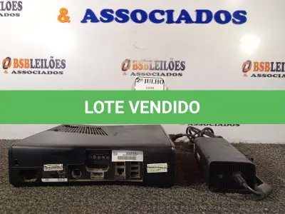 LOTE 365 - 01 CONSOLE DE XBOX 360 COM FONTE (NO ESTADO) ATENÇÃO! FAZER A VISITAÇÃO ANTES DE ARREMATAR, NÃO SABEMOS SE FUNCIONA. LEILÃO NÃO TEM GARANTIA E NEM DEVOLUÇÃO, SUJEITO A POSSÍVEIS AVARIAS VISÍVEIS/OCULTAS E/OU AUSÊNCIA DE COMPONENTES.