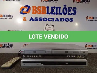 LOTE 134 - 02 DVDS MARCA LG E 04 VÍDEOS CASSETES MARCAS E MODELOS DIVERSOS. (NO ESTADO) ATENÇÃO! FAZER A VISITAÇÃO ANTES DE ARREMATAR, NÃO SABEMOS SE FUNCIONA. LEILÃO NÃO TEM GARANTIA E NEM DEVOLUÇÃO, SUJEITO A POSSÍVEIS AVARIAS VISÍVEIS/OCULTAS E/OU AUSÊNCIA DE COMPONENTES.