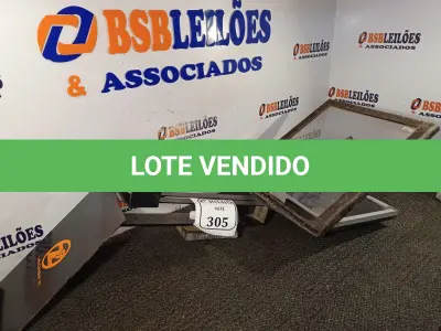 LOTE 305 - 01 TELEPROMPTER (NO ESTADO) ATENÇÃO! FAZER A VISITAÇÃO ANTES DE ARREMATAR, NÃO SABEMOS SE FUNCIONA. LEILÃO NÃO TEM GARANTIA E NEM DEVOLUÇÃO, SUJEITO A POSSÍVEIS AVARIAS VISÍVEIS/OCULTAS E/OU AUSÊNCIA DE COMPONENTES.