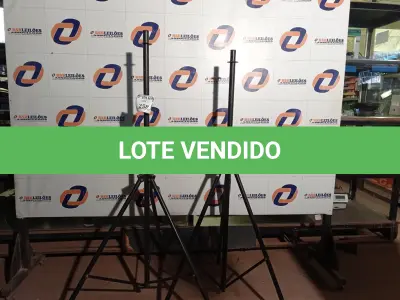 LOTE 258 - 02 TRIPÉS PARA CAIXA DE SOM (NO ESTADO) ATENÇÃO! FAZER A VISITAÇÃO ANTES DE ARREMATAR, NÃO SABEMOS SE FUNCIONA. LEILÃO NÃO TEM GARANTIA E NEM DEVOLUÇÃO, SUJEITO A POSSÍVEIS AVARIAS VISÍVEIS/OCULTAS E/OU AUSÊNCIA DE COMPONENTES.