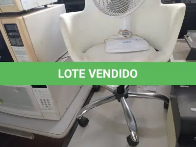 LOTE 190 - 01 CADEIRA COM BASE GIRATÓRIA E 01 VENTILADOR (NO ESTADO) ATENÇÃO! FAZER A VISITAÇÃO ANTES DE ARREMATAR, NÃO SABEMOS SE FUNCIONA. LEILÃO NÃO TEM GARANTIA E NEM DEVOLUÇÃO, SUJEITO A POSSÍVEIS AVARIAS VISÍVEIS/OCULTAS E/OU AUSÊNCIA DE COMPONENTES.