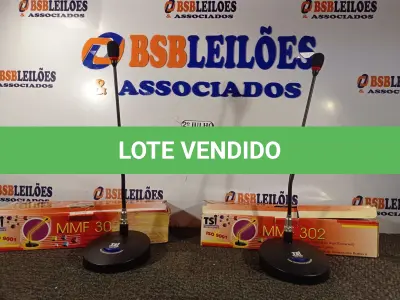 LOTE 199 - 02 MICROFONES DE MESA PROFISSIONAL MMF 302. (NO ESTADO) ATENÇÃO! FAZER A VISITAÇÃO ANTES DE ARREMATAR, NÃO SABEMOS SE FUNCIONA. LEILÃO NÃO TEM GARANTIA E NEM DEVOLUÇÃO, SUJEITO A POSSÍVEIS AVARIAS VISÍVEIS/OCULTAS E/OU AUSÊNCIA DE COMPONENTES.