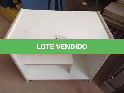 LOTE 387 - 01 MESA PARA COMPUTADOR (NO ESTADO) ATENÇÃO! FAZER A VISITAÇÃO ANTES DE ARREMATAR, NÃO SABEMOS SE FUNCIONA. LEILÃO NÃO TEM GARANTIA E NEM DEVOLUÇÃO, SUJEITO A POSSÍVEIS AVARIAS VISÍVEIS/OCULTAS E/OU AUSÊNCIA DE COMPONENTES.