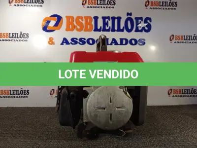 LOTE 242 - 01 GERADOR DE ENERGIA 2 TEMPOS MOTOMIL MOD: MG950 (NO ESTADO) ATENÇÃO! FAZER A VISITAÇÃO ANTES DE ARREMATAR, NÃO SABEMOS SE FUNCIONA. LEILÃO NÃO TEM GARANTIA E NEM DEVOLUÇÃO, SUJEITO A POSSÍVEIS AVARIAS VISÍVEIS/OCULTAS E/OU AUSÊNCIA DE COMPONENTES.