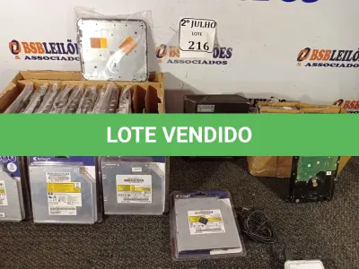LOTE 216 - 07 HDS DIVERSOS ,10 BASES INFERIORES CAP 07,01 HD EXTERNO E 06 ADAPTADORES DE CARDDY (NO ESTADO) ATENÇÃO! FAZER A VISITAÇÃO ANTES DE ARREMATAR, NÃO SABEMOS SE FUNCIONA. LEILÃO NÃO TEM GARANTIA E NEM DEVOLUÇÃO, SUJEITO A POSSÍVEIS AVARIAS VISÍVEIS/OCULTAS E/OU AUSÊNCIA DE COMPONENTES.