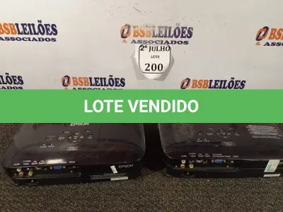 LOTE 200 - 02 PROJETORES  MARCA EPSON COM HDMI (NO ESTADO) ATENÇÃO! FAZER A VISITAÇÃO ANTES DE ARREMATAR, NÃO SABEMOS SE FUNCIONA. LEILÃO NÃO TEM GARANTIA E NEM DEVOLUÇÃO, SUJEITO A POSSÍVEIS AVARIAS VISÍVEIS/OCULTAS E/OU AUSÊNCIA DE COMPONENTES.