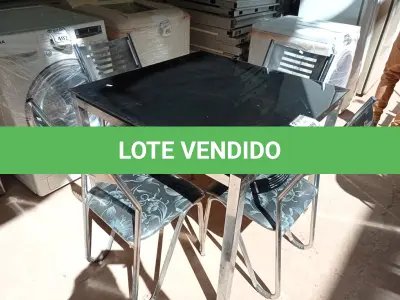 LOTE 399 - 01 MESA BASE EM FERRO CROMADO COM TAMPO EM VIDRO COM 04 CADEIRAS CROMADAS (NO ESTADO) ATENÇÃO! FAZER A VISITAÇÃO ANTES DE ARREMATAR, NÃO SABEMOS SE FUNCIONA. LEILÃO NÃO TEM GARANTIA E NEM DEVOLUÇÃO, SUJEITO A POSSÍVEIS AVARIAS VISÍVEIS/OCULTAS E/OU AUSÊNCIA DE COMPONENTES.