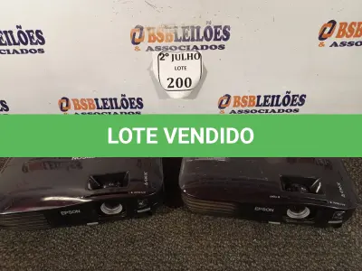 LOTE 200 - 02 PROJETORES  MARCA EPSON COM HDMI (NO ESTADO) ATENÇÃO! FAZER A VISITAÇÃO ANTES DE ARREMATAR, NÃO SABEMOS SE FUNCIONA. LEILÃO NÃO TEM GARANTIA E NEM DEVOLUÇÃO, SUJEITO A POSSÍVEIS AVARIAS VISÍVEIS/OCULTAS E/OU AUSÊNCIA DE COMPONENTES.
