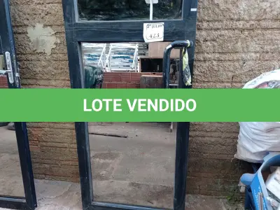 LOTE 423 - 01 PORTA EM ALUMÍNIO COM VIDRO BRINDADO (NO ESTADO) ATENÇÃO! FAZER A VISITAÇÃO ANTES DE ARREMATAR, NÃO SABEMOS SE FUNCIONA. LEILÃO NÃO TEM GARANTIA E NEM DEVOLUÇÃO, SUJEITO A POSSÍVEIS AVARIAS VISÍVEIS/OCULTAS E/OU AUSÊNCIA DE COMPONENTES.