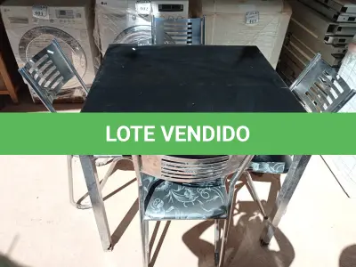 LOTE 399 - 01 MESA BASE EM FERRO CROMADO COM TAMPO EM VIDRO COM 04 CADEIRAS CROMADAS (NO ESTADO) ATENÇÃO! FAZER A VISITAÇÃO ANTES DE ARREMATAR, NÃO SABEMOS SE FUNCIONA. LEILÃO NÃO TEM GARANTIA E NEM DEVOLUÇÃO, SUJEITO A POSSÍVEIS AVARIAS VISÍVEIS/OCULTAS E/OU AUSÊNCIA DE COMPONENTES.