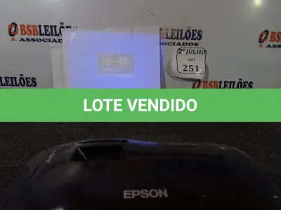 LOTE 251 - 01 PROJETOR EPSON COM HDMI (NO ESTADO) ATENÇÃO! FAZER A VISITAÇÃO ANTES DE ARREMATAR, NÃO SABEMOS SE FUNCIONA. LEILÃO NÃO TEM GARANTIA E NEM DEVOLUÇÃO, SUJEITO A POSSÍVEIS AVARIAS VISÍVEIS/OCULTAS E/OU AUSÊNCIA DE COMPONENTES.