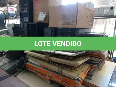 LOTE 180 - 05 CPUS, VÁRIOS TECLADOS ,01 CAIXA COM MOUSE ,02 FAX, FITAS CASSETE E FITAS VHS  (NO ESTADO) ATENÇÃO! FAZER A VISITAÇÃO ANTES DE ARREMATAR, NÃO SABEMOS SE FUNCIONA. LEILÃO NÃO TEM GARANTIA E NEM DEVOLUÇÃO, SUJEITO A POSSÍVEIS AVARIAS VISÍVEIS/OCULTAS E/OU AUSÊNCIA DE COMPONENTES.