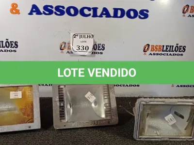 LOTE 330 - 03 REFLETORES (NO ESTADO) ATENÇÃO! FAZER A VISITAÇÃO ANTES DE ARREMATAR, NÃO SABEMOS SE FUNCIONA. LEILÃO NÃO TEM GARANTIA E NEM DEVOLUÇÃO, SUJEITO A POSSÍVEIS AVARIAS VISÍVEIS/OCULTAS E/OU AUSÊNCIA DE COMPONENTES.