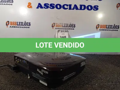 LOTE 348 - 01 PROJETOR EPSON HDMI (NO ESTADO) ATENÇÃO! FAZER A VISITAÇÃO ANTES DE ARREMATAR, NÃO SABEMOS SE FUNCIONA. LEILÃO NÃO TEM GARANTIA E NEM DEVOLUÇÃO, SUJEITO A POSSÍVEIS AVARIAS VISÍVEIS/OCULTAS E/OU AUSÊNCIA DE COMPONENTES.