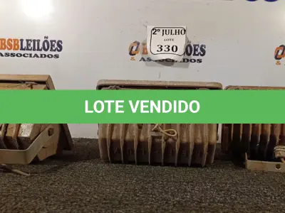 LOTE 330 - 03 REFLETORES (NO ESTADO) ATENÇÃO! FAZER A VISITAÇÃO ANTES DE ARREMATAR, NÃO SABEMOS SE FUNCIONA. LEILÃO NÃO TEM GARANTIA E NEM DEVOLUÇÃO, SUJEITO A POSSÍVEIS AVARIAS VISÍVEIS/OCULTAS E/OU AUSÊNCIA DE COMPONENTES.