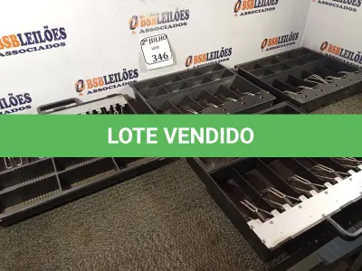 LOTE 346 - 04 BANDEJAS DA CAIXA REGISTADORA (NO ESTADO) ATENÇÃO! FAZER A VISITAÇÃO ANTES DE ARREMATAR, NÃO SABEMOS SE FUNCIONA. LEILÃO NÃO TEM GARANTIA E NEM DEVOLUÇÃO, SUJEITO A POSSÍVEIS AVARIAS VISÍVEIS/OCULTAS E/OU AUSÊNCIA DE COMPONENTES.