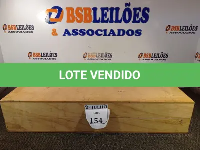 LOTE 154 - 01 CAIXA EM MADEIRA (NO ESTADO) ATENÇÃO! FAZER A VISITAÇÃO ANTES DE ARREMATAR, NÃO SABEMOS SE FUNCIONA. LEILÃO NÃO TEM GARANTIA E NEM DEVOLUÇÃO, SUJEITO A POSSÍVEIS AVARIAS VISÍVEIS/OCULTAS E/OU AUSÊNCIA DE COMPONENTES.