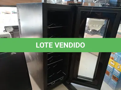 LOTE 175 - 01 ADEGA MARCA CADENCE BIVOLTS (NO ESTADO) ATENÇÃO! FAZER A VISITAÇÃO ANTES DE ARREMATAR, NÃO SABEMOS SE FUNCIONA. LEILÃO NÃO TEM GARANTIA E NEM DEVOLUÇÃO, SUJEITO A POSSÍVEIS AVARIAS VISÍVEIS/OCULTAS E/OU AUSÊNCIA DE COMPONENTES.