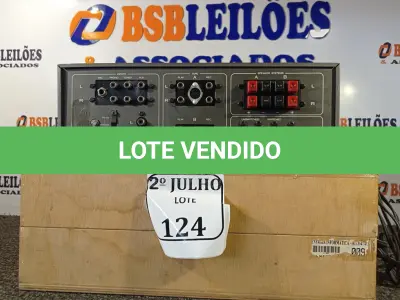 LOTE 124 - 01 AMPLIFICADOR MARCA GRADIENTE MODELO 160 COM CAIXA DE MADEIRA. (NO ESTADO) ATENÇÃO! FAZER A VISITAÇÃO ANTES DE ARREMATAR, NÃO SABEMOS SE FUNCIONA. LEILÃO NÃO TEM GARANTIA E NEM DEVOLUÇÃO, SUJEITO A POSSÍVEIS AVARIAS VISÍVEIS/OCULTAS E/OU AUSÊNCIA DE COMPONENTES.