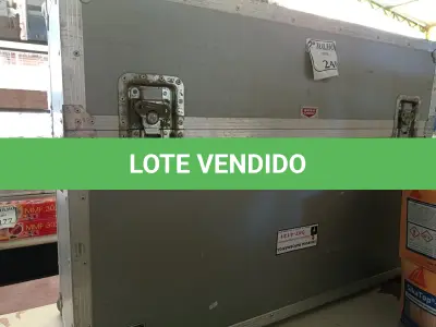 LOTE 240 - 01 CASE EM MADEIRA (NO ESTADO) ATENÇÃO! FAZER A VISITAÇÃO ANTES DE ARREMATAR, NÃO SABEMOS SE FUNCIONA. LEILÃO NÃO TEM GARANTIA E NEM DEVOLUÇÃO, SUJEITO A POSSÍVEIS AVARIAS VISÍVEIS/OCULTAS E/OU AUSÊNCIA DE COMPONENTES.
