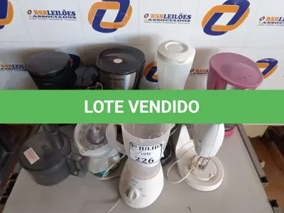 LOTE 226 - 01 LOTE COM ITENS DIVERSOS; CAFETEIRAS, BATEDEIRA, LIQUIDIFICADORES, ESPREMEDOR DE FRUTAS. (NO ESTADO) ATENÇÃO! FAZER A VISITAÇÃO ANTES DE ARREMATAR, NÃO SABEMOS SE FUNCIONA. LEILÃO NÃO TEM GARANTIA E NEM DEVOLUÇÃO, SUJEITO A POSSÍVEIS AVARIAS VISÍVEIS/OCULTAS E/OU AUSÊNCIA DE COMPONENTES.