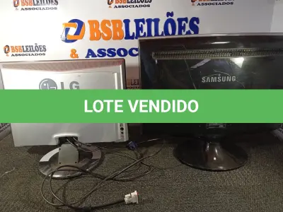 LOTE 250 - 02 MONITORES TVS ANTIGOS (NO ESTADO) ATENÇÃO! FAZER A VISITAÇÃO ANTES DE ARREMATAR, NÃO SABEMOS SE FUNCIONA. LEILÃO NÃO TEM GARANTIA E NEM DEVOLUÇÃO, SUJEITO A POSSÍVEIS AVARIAS VISÍVEIS/OCULTAS E/OU AUSÊNCIA DE COMPONENTES.