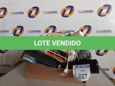 LOTE 227 - 01 LOTE COM LUMINÁRIAS DIVERSAS. (NO ESTADO) ATENÇÃO! FAZER A VISITAÇÃO ANTES DE ARREMATAR, NÃO SABEMOS SE FUNCIONA. LEILÃO NÃO TEM GARANTIA E NEM DEVOLUÇÃO, SUJEITO A POSSÍVEIS AVARIAS VISÍVEIS/OCULTAS E/OU AUSÊNCIA DE COMPONENTES.