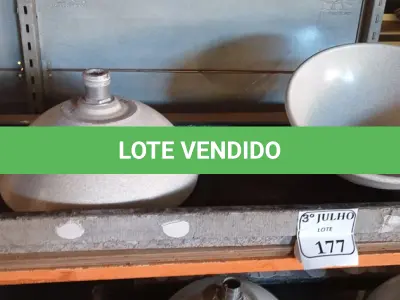 LOTE 177 - 02 CUBAS DE PIA PARA BANHEIRO COM 02 PEDRAS (NO ESTADO) ATENÇÃO! FAZER A VISITAÇÃO ANTES DE ARREMATAR, NÃO SABEMOS SE FUNCIONA. LEILÃO NÃO TEM GARANTIA E NEM DEVOLUÇÃO, SUJEITO A POSSÍVEIS AVARIAS VISÍVEIS/OCULTAS E/OU AUSÊNCIA DE COMPONENTES.