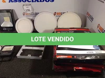 LOTE 196 - 01 LOTE COM VÁRIAS LUMINÁRIAS DE DIVERSOS MODELOS. (NO ESTADO) ATENÇÃO! FAZER A VISITAÇÃO ANTES DE ARREMATAR, NÃO SABEMOS SE FUNCIONA. LEILÃO NÃO TEM GARANTIA E NEM DEVOLUÇÃO, SUJEITO A POSSÍVEIS AVARIAS VISÍVEIS/OCULTAS E/OU AUSÊNCIA DE COMPONENTES.