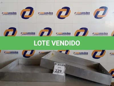 LOTE 229 - 02 FORMAS EM ALUMINIO. (NO ESTADO) ATENÇÃO! FAZER A VISITAÇÃO ANTES DE ARREMATAR, NÃO SABEMOS SE FUNCIONA. LEILÃO NÃO TEM GARANTIA E NEM DEVOLUÇÃO, SUJEITO A POSSÍVEIS AVARIAS VISÍVEIS/OCULTAS E/OU AUSÊNCIA DE COMPONENTES.