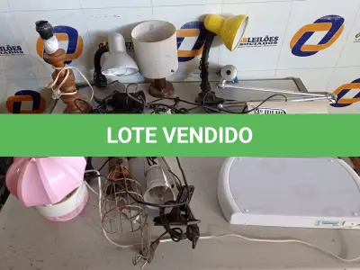 LOTE 247 - 01 LOTE COM LUMINÁRIAS DE MESA DIVERSAS. (NO ESTADO) ATENÇÃO! FAZER A VISITAÇÃO ANTES DE ARREMATAR, NÃO SABEMOS SE FUNCIONA. LEILÃO NÃO TEM GARANTIA E NEM DEVOLUÇÃO, SUJEITO A POSSÍVEIS AVARIAS VISÍVEIS/OCULTAS E/OU AUSÊNCIA DE COMPONENTES.