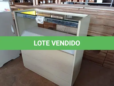 LOTE 441 - 01 EXPOSITOR DE LOJA (NO ESTADO) ATENÇÃO! FAZER A VISITAÇÃO ANTES DE ARREMATAR, NÃO SABEMOS SE FUNCIONA. LEILÃO NÃO TEM GARANTIA E NEM DEVOLUÇÃO, SUJEITO A POSSÍVEIS AVARIAS VISÍVEIS/OCULTAS E/OU AUSÊNCIA DE COMPONENTES.