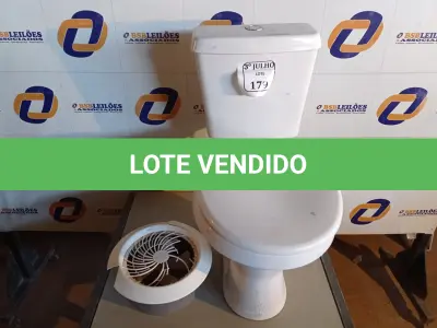 LOTE 179 - 01 VASO SANITÁRIO COM CAIXA ACOPLADA E 01 EXAUSTOR. (NO ESTADO) ATENÇÃO! FAZER A VISITAÇÃO ANTES DE ARREMATAR, NÃO SABEMOS SE FUNCIONA. LEILÃO NÃO TEM GARANTIA E NEM DEVOLUÇÃO, SUJEITO A POSSÍVEIS AVARIAS VISÍVEIS/OCULTAS E/OU AUSÊNCIA DE COMPONENTES.