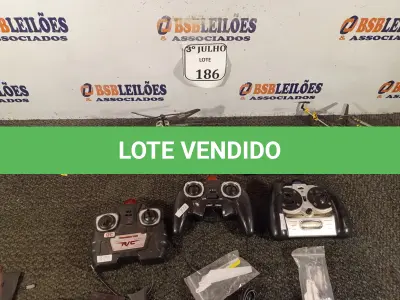 LOTE 186 - 04 CONTROLES E 03 HELICÓPTERO. (NO ESTADO) ATENÇÃO! FAZER A VISITAÇÃO ANTES DE ARREMATAR, NÃO SABEMOS SE FUNCIONA. LEILÃO NÃO TEM GARANTIA E NEM DEVOLUÇÃO, SUJEITO A POSSÍVEIS AVARIAS VISÍVEIS/OCULTAS E/OU AUSÊNCIA DE COMPONENTES.