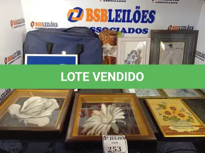 LOTE 253 - 08 QUADROS PARA DECORAÇÃO. (NO ESTADO) ATENÇÃO! FAZER A VISITAÇÃO ANTES DE ARREMATAR, NÃO SABEMOS SE FUNCIONA. LEILÃO NÃO TEM GARANTIA E NEM DEVOLUÇÃO, SUJEITO A POSSÍVEIS AVARIAS VISÍVEIS/OCULTAS E/OU AUSÊNCIA DE COMPONENTES.