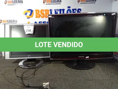 LOTE 250 - 02 MONITORES TVS ANTIGOS (NO ESTADO) ATENÇÃO! FAZER A VISITAÇÃO ANTES DE ARREMATAR, NÃO SABEMOS SE FUNCIONA. LEILÃO NÃO TEM GARANTIA E NEM DEVOLUÇÃO, SUJEITO A POSSÍVEIS AVARIAS VISÍVEIS/OCULTAS E/OU AUSÊNCIA DE COMPONENTES.