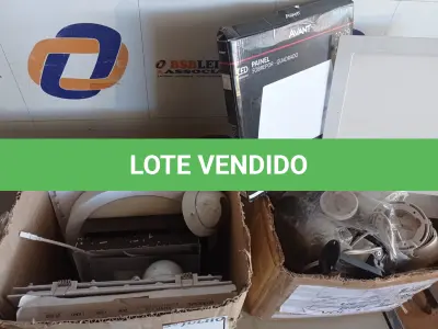 LOTE 205 - 01 LOTE COM VÁRIAS LUMINÁRIAS, 01 LOTE COM VÁRIAS CÂMERAS DE SEGURANÇA.  (NO ESTADO) ATENÇÃO! FAZER A VISITAÇÃO ANTES DE ARREMATAR, NÃO SABEMOS SE FUNCIONA. LEILÃO NÃO TEM GARANTIA E NEM DEVOLUÇÃO, SUJEITO A POSSÍVEIS AVARIAS VISÍVEIS/OCULTAS E/OU AUSÊNCIA DE COMPONENTES.