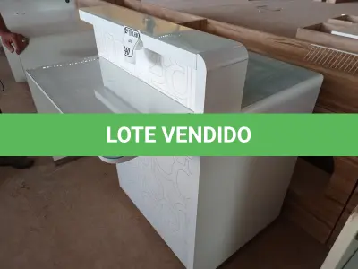 LOTE 440 - 01 BALCÃO CAIXA EM MADEIRA (NO ESTADO) ATENÇÃO! FAZER A VISITAÇÃO ANTES DE ARREMATAR, NÃO SABEMOS SE FUNCIONA. LEILÃO NÃO TEM GARANTIA E NEM DEVOLUÇÃO, SUJEITO A POSSÍVEIS AVARIAS VISÍVEIS/OCULTAS E/OU AUSÊNCIA DE COMPONENTES.