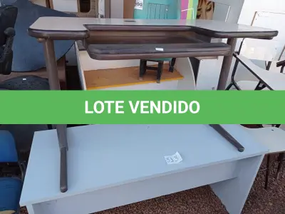 LOTE 313 - 02 MESAS PARA ESCRITÓRIO. (NO ESTADO) ATENÇÃO! FAZER A VISITAÇÃO ANTES DE ARREMATAR, NÃO SABEMOS SE FUNCIONA. LEILÃO NÃO TEM GARANTIA E NEM DEVOLUÇÃO, SUJEITO A POSSÍVEIS AVARIAS VISÍVEIS/OCULTAS E/OU AUSÊNCIA DE COMPONENTES.