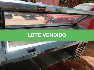 LOTE 448 - 01 BALCÃO CONDIMENTADOR REFRIGERADO COM PORTAS DE VIDRO, CUBAS COM BANHO MARIA ,TEMPERATURA ATÉ100* TEMPERATURA:+1* A +7*C GABINETE EM AÇO EM INOX 100CM DE LARGURA POR 220CM DE COMPRIMENTO ,146CM ALTURA (NO ESTADO) ATENÇÃO! FAZER A VISITAÇÃO ANTES DE ARREMATAR, NÃO SABEMOS SE FUNCIONA. LEILÃO NÃO TEM GARANTIA E NEM DEVOLUÇÃO, SUJEITO A POSSÍVEIS AVARIAS VISÍVEIS/OCULTAS E/OU AUSÊNCIA DE COMPONENTES.