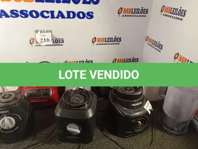 LOTE 216 - 09 BASES DE LIQUIDIFICADOR, 01 BATEDEIRA E 01 COPO DE LIQUIDIFICADOR. (NO ESTADO) ATENÇÃO! FAZER A VISITAÇÃO ANTES DE ARREMATAR, NÃO SABEMOS SE FUNCIONA. LEILÃO NÃO TEM GARANTIA E NEM DEVOLUÇÃO, SUJEITO A POSSÍVEIS AVARIAS VISÍVEIS/OCULTAS E/OU AUSÊNCIA DE COMPONENTES.
