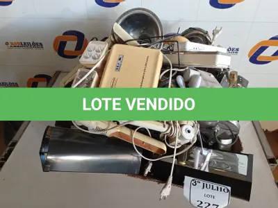LOTE 227 - 01 LOTE COM LUMINÁRIAS DIVERSAS. (NO ESTADO) ATENÇÃO! FAZER A VISITAÇÃO ANTES DE ARREMATAR, NÃO SABEMOS SE FUNCIONA. LEILÃO NÃO TEM GARANTIA E NEM DEVOLUÇÃO, SUJEITO A POSSÍVEIS AVARIAS VISÍVEIS/OCULTAS E/OU AUSÊNCIA DE COMPONENTES.
