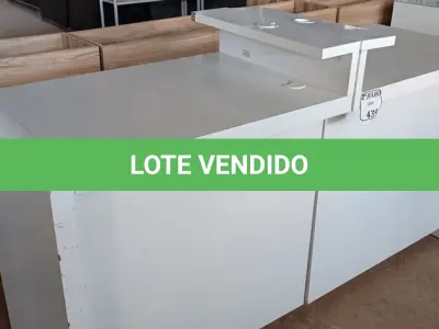 LOTE 439 - 01 BALCÃO EM 02 PARTES EM MADEIRA (NO ESTADO) ATENÇÃO! FAZER A VISITAÇÃO ANTES DE ARREMATAR, NÃO SABEMOS SE FUNCIONA. LEILÃO NÃO TEM GARANTIA E NEM DEVOLUÇÃO, SUJEITO A POSSÍVEIS AVARIAS VISÍVEIS/OCULTAS E/OU AUSÊNCIA DE COMPONENTES.