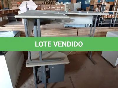 LOTE 442 - 02 MESAS DE CANTO EM MADEIRA (NO ESTADO) ATENÇÃO! FAZER A VISITAÇÃO ANTES DE ARREMATAR, NÃO SABEMOS SE FUNCIONA. LEILÃO NÃO TEM GARANTIA E NEM DEVOLUÇÃO, SUJEITO A POSSÍVEIS AVARIAS VISÍVEIS/OCULTAS E/OU AUSÊNCIA DE COMPONENTES.
