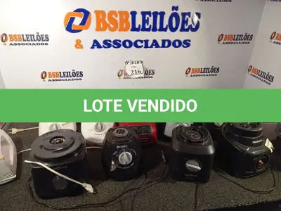 LOTE 216 - 09 BASES DE LIQUIDIFICADOR, 01 BATEDEIRA E 01 COPO DE LIQUIDIFICADOR. (NO ESTADO) ATENÇÃO! FAZER A VISITAÇÃO ANTES DE ARREMATAR, NÃO SABEMOS SE FUNCIONA. LEILÃO NÃO TEM GARANTIA E NEM DEVOLUÇÃO, SUJEITO A POSSÍVEIS AVARIAS VISÍVEIS/OCULTAS E/OU AUSÊNCIA DE COMPONENTES.