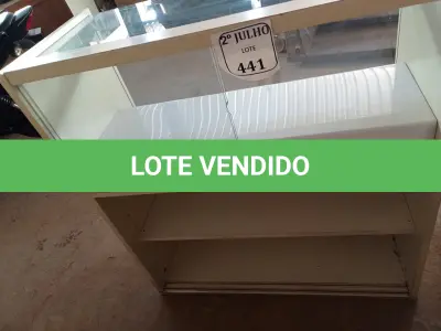 LOTE 441 - 01 EXPOSITOR DE LOJA (NO ESTADO) ATENÇÃO! FAZER A VISITAÇÃO ANTES DE ARREMATAR, NÃO SABEMOS SE FUNCIONA. LEILÃO NÃO TEM GARANTIA E NEM DEVOLUÇÃO, SUJEITO A POSSÍVEIS AVARIAS VISÍVEIS/OCULTAS E/OU AUSÊNCIA DE COMPONENTES.