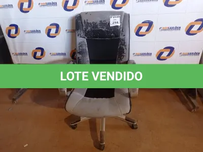 LOTE 294 - 01 CADEIRA PARA ESCRITÓRIO COM BASE GIRATÓRIA. (NO ESTADO) ATENÇÃO! FAZER A VISITAÇÃO ANTES DE ARREMATAR, NÃO SABEMOS SE FUNCIONA. LEILÃO NÃO TEM GARANTIA E NEM DEVOLUÇÃO, SUJEITO A POSSÍVEIS AVARIAS VISÍVEIS/OCULTAS E/OU AUSÊNCIA DE COMPONENTES.